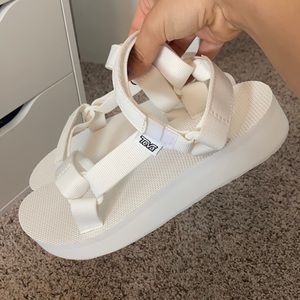 Teva White Midform Sandals size US Women’s 8